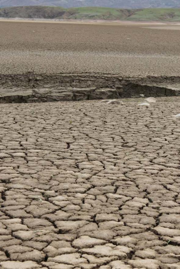 Gemi yllarda kuraklk olduunu belirten ky sakinlerinden Necati Ata, &#8220;Baraj dolmuyordu, suyumuz yoktu. Bu sene yalarn fazla olmasndan dolay baraj dolmaya balad. Daha uan kodu doldurmad normal bir seviyede, gnlk su art var. Su oalyor. Yaklak 4-5 bin dnm civarnda tarlamz su altnda kald" dedi.