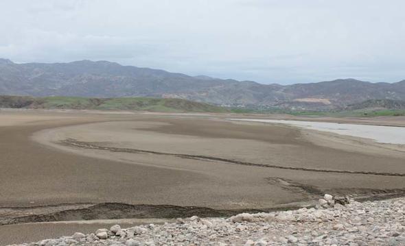 Yllardr nehrin kurak olduunu aktaran brahim Klolu ise, &#8220;Su dolmuyordu. Bu sene yamurlarn ok yamasyla birlikte baya doluluk var. nallah daha da eksilmez. Her taraf yeillik, hayvanlar otluyor. Ekili alanlar vard, su altnda kald. 10-20 dnm herkes kendine gre bir eyler ekmiti, o da su ald artk yok. Su doldurur inallah. Dolu olursa daha gzel olur. Daha nceden byle ya yoktu. O yzden kuruydu&#8221; ifadelerini kulland.