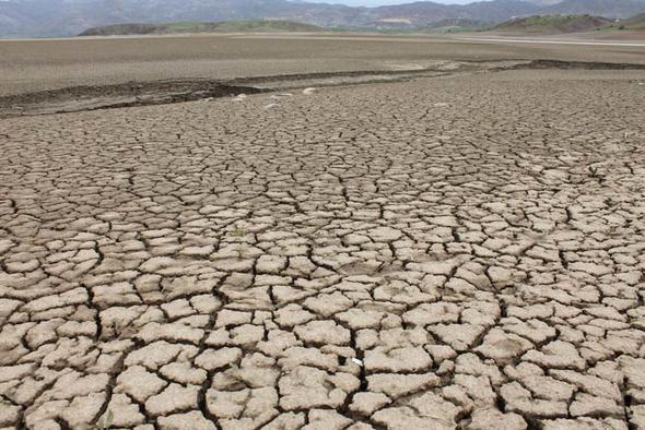 Muratba ky sakinlerinin o dnem bostan, arpa, buday ektikleri arazilerin bir ksm su altnda kald. Su altnda kalmayan ksmnn yeillenmesiyle birlikte ky sakinleri hayvanlarn otlatmaya balad.