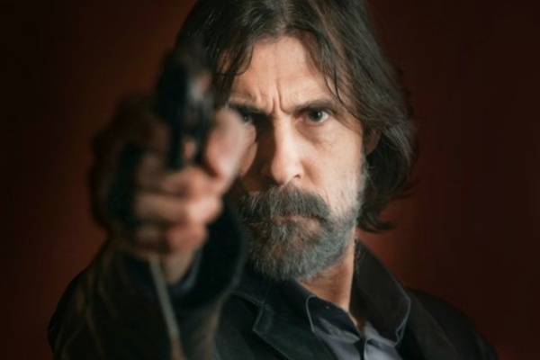 Hayatmza girdii 2011 ylnda farkl tarz, hikayesi ve konular ileyi biimiyle dizi dnyasnn unutulmazlar arasna girmeyi baaran &#8216;Behzat .&#8217;, 6 yl aradan sonra krmz vosvosuyla geri dnerek bu kez Trkiye&#8217;nin en nemli dijital platformlarndan BluTV&#8217;de seyirci ile buluacak.