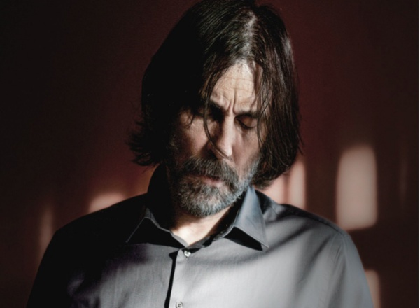 lk blm 2011 ylnda yaynlanan Behzat ., ksa sre iinde Trkiye'nin en sevilen dizilerinden biri haline gelmi ve 3. sezonundan sonra final yapmasna ramen izlenmeye devam etmitir. Trk dizi tarihinin unutulmaz ilerinden Behzat , 6 yl aradan sonra BluTV ile geri dnyor.