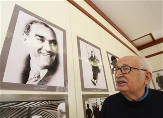 Yazar Hanri Benazus'un ''Glen ve Glmseyen Trkiye'' sergisinde yer alan ulu nderin ou hi grlmemi, neeli fotoraflar...