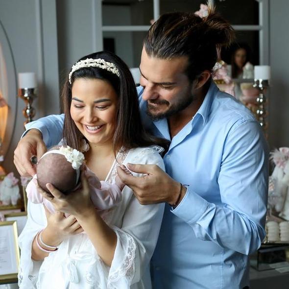 Baz sosyal medya kullanclar Lila bebek hakknda kt yorum yapnca nl ift isyan etti. Bugn 2. Sayfa programna telefonla balanan Hakan Hatipolu u aklamay yapt: