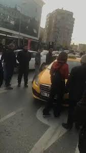 nl mzisyen Orhan Gencebay'n olu Gkhan Murat Emre Gencebay Beikta'ta bir taksiciyle yaad tartmann ardndan gsnden bakland. Hafif ekilde yaralanan oul Gencebay hastaneye kaldrld    <br>Orhan Gencebay'n olu Gkhan Murat Emre Gencebay, sevgilisi Seda Han'la trafikte yol kavgasna tutuan taksici D.E tarafndan gsnden bakland. Oul Gencebay hastanede tedavi altna alnrken, D.E gzaltna alnd.