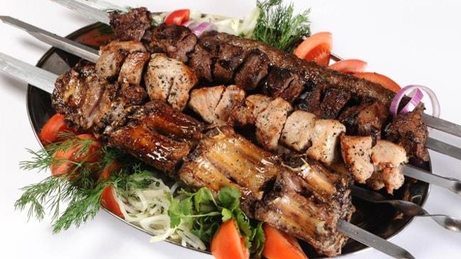 4.YALI VE AIR YYECEKLERDEN UZAK DURUN<br>  Ramazan ncesi sindirim sistemini rahatlatmak, rahat oru tutmanz salayacaktr. Bu yzden yal ve ar yiyeceklerden uzak durarak sindirim sisteminizi Ramazan'a hazrlayabilirsiniz.