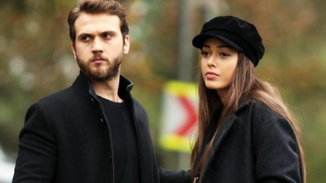 Sezon finaline 5 hafta kala ukur dizisinde bir lm olay daha yaanyor. Koovallar henz Sena'nn (Dilan iek Deniz) yasn tutamadan bu kez Akn'n (layda Alian) lm haberiyle yklyor.