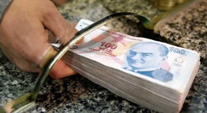 kramiyenin de bu tarihten nce, 5-9 Austos'ta denmesi bekleniyor. Yine bu tarihe kadar emekli olanlar da 1000 liralk ikramiyeden yararlanabilecek. lk ikramiyeden sonra emekli ayl balananlar, 2019'u bin lira ikramiye ile kapatacak.