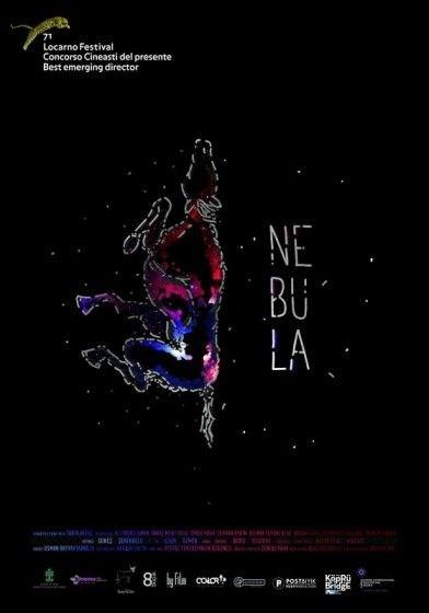 Nebula<br>    Tark Akta ile ilk uzun metrajl filmi iin bir araya geldiimizde, filmi tasarlamaya balad anda yaad ruh durumunun devam ettiini, hatta ikinci filminin ilk filmini ekmeye alan bir adamla ilgili olacan syledi. Gzlerinde bir k vard Akta&#8217;n. Bence, yapt ie sevdal bir gzn yd o. ocukluunda l bir at gren, Hay isimli gen adamn yllar sonra kurban kesimi esnasnda bu any hatrlamas zerine gelien hikayeyi anlatyor film. Oyuncu kadrosunun ounluu oyuncu deil. Oyuncular senaryodan filmi ekmeden az nce haberdar olmu. Geree yakn olmasym btn abas ynetmenin. Yabanc bir sitenin yorumunu ise ok beenmi Akta: &#8220;Hem gerek st hem gereki.&#8221; Batan aa simge-bilimle de aklayabilirsiniz filmi, doa ve insan ilikisini anlatan naif bir film olarak da... 38. stanbul Film Festivali&#8217;nde Seyfi Teoman En yi lk Film dl&#8217;n alan Nebula'y mutlaka izleyin.