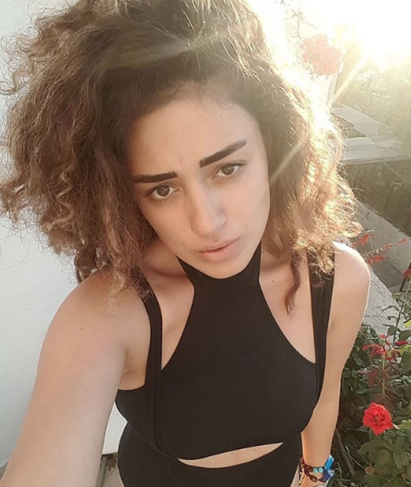 "Benim ilk balarda uzun konuacam yanl konuacam diye ksa kestiim samaladm zamanlar da oluyordu babamla konuurken ama imdi iyiyiz. Yani aslnda bize kimse karmad zaman biz iyiyiz. Dier kardelerimden do dnda Ahmet abiyle grtk Elif Ada ile Ayegl abla sayesinde gryoruz." dedi.