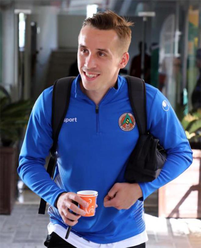 Durumu ar olan ve ameliyata alnan ek futbolcu Josef Sural, tm mdahalelere ramen kurtarlamad.