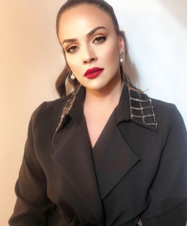 Buket Aydn&#8217;n kovulmasnn ardndan ortaya atlan iddialar neydi?  <br>  Buket Aydn&#8217;n reytingleri kanal ynetimi tarafndan dk bulunduu ve Ahmet Hakan&#8217;n tekrar bu koltua oturtulmak istendii iddia edildi.