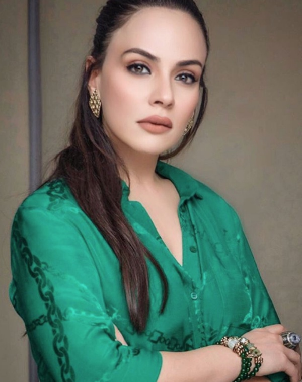 Yldrm Demiren&#8217;in ei Revna Demirren&#8217;in Buket Aydn&#8217;dan holanmad ve onu Kanal D ekranlarnda grmek istemedii iddia edildi.