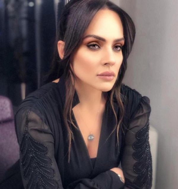 Bunun zerine Buket Aydn&#8217;n &#8220;Kovulmadm, izne ayrldm&#8221; aklamas samimi bulunmasa da Ankara&#8217;dan torpil arayna girdii de bir dier iddialardand&#8230;