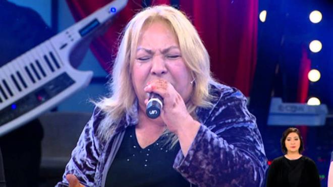 Sanat Dilber Ay, geirdii kalp krizi nedeniyle hayatn kaybetti.  <br>  Alnan bilgiye gre, akam saatlerinde kalp krizi geiren Ay, Ankara Eitim ve Aratrma Hastanesine kaldrld.  Dilber Ay, buradaki mdahaleye ramen 63 yanda yaamn yitirdi.