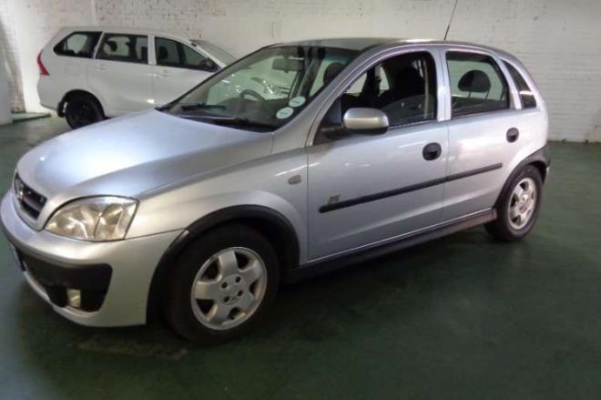 Opel Corsa 2004 model