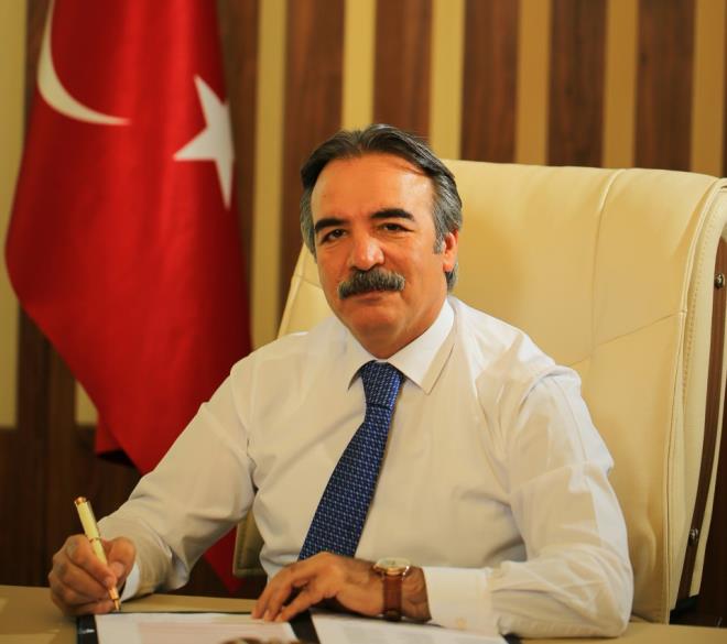 �l�eye ba�l� A�a�l� k�y�nde do�an ve 9 karde�i bulunan Prof. Dr. Mazhar Ba�l�, ilk, orta ve lise e�itimini b�lgede tamamlad�ktan sonra Sel�uk �niversitesi Sosyoloji B�l�m�'nden mezun oldu.