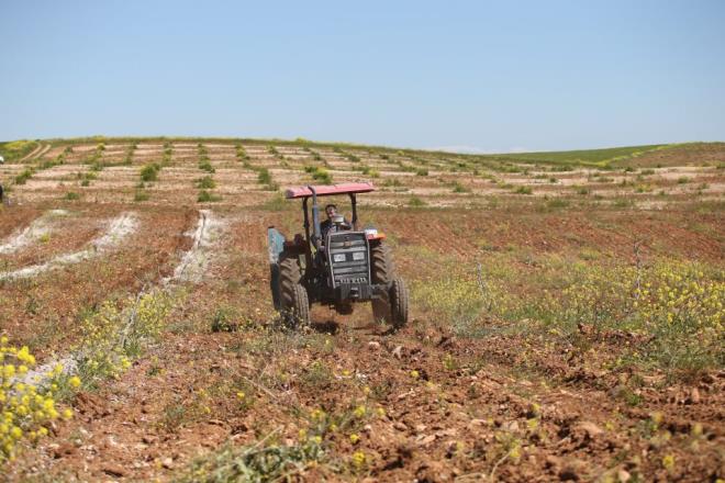 Ben orada olsam da bir yan�m hep buradad�r. Asl�nda b�t�n meslekta�lar�m�n, ziraat ile u�ra�anlar�n da bu co�rafyada bu b�lgede �r�n deseninin de�i�tirilmesi ile ilgili �zel bir �al��mas�na ihtiya� var. T�rkiye'de tar�msal anlamda birtak�m �rnek projelere �ok ihtiyac� var."