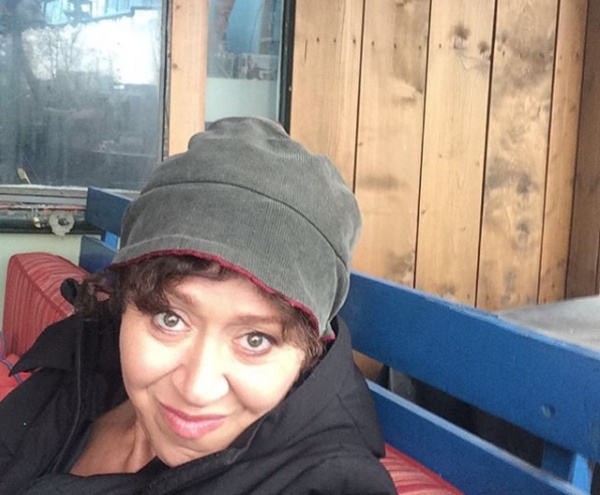 Bildi�iniz �zere Kadir Adal�'n�n (K�van� Tatl�tu�) annesi olan Asiye'yi usta oyuncu �ebnem S�nmez canland�yordu. Medyatava'n�n haberine g�re g��l� oyunculu�uyla seyircide duygu seli ya�atan �ebnem S�nmez diziye veda edecek. Ayr�ca ayr�l���n bu ak�am yay�nlacak b�l�mde ger�ekle�mesi tahmin ediliyor.