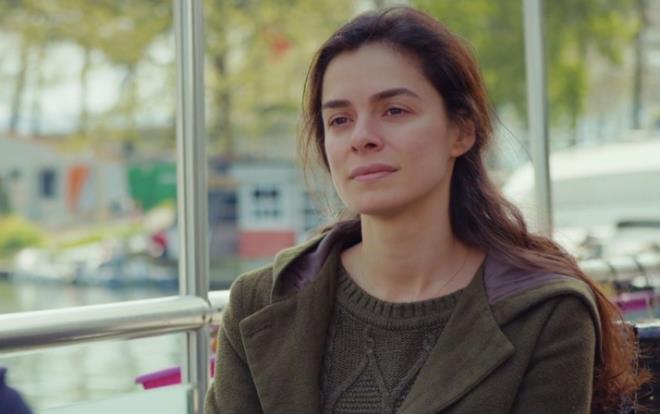 FOX ekranlarnda yayn hayatna devam eden baarl dizi Kadn 60. son blm ile ekrana geldi. Byk heyecanla izlenen diziye ise Bahar'n salar damga vurdu. Bahar'n srekli deien sa izleyicinin gznden kamad.