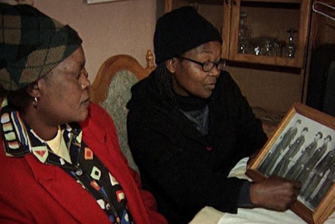 NETFLIX ORJNAL BELGESELLER  <br>ReMastered: The Lion's Share (10/5/2019)<br>  The Lion Sleeps Tonight adl arknn yazarn arayan gazeteci, Solomon Linda'nn yksn kefeder ve Linda'nn ailesini bir gecekondu blgesinde bulur.