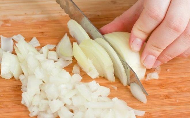 Yaplan aratrmalar, i bir ekilde doranan soanlarn saklama kaplarnda buzdolabnn iinde muhafaza edilse bile bakteri oluturduunu gsteriyor.