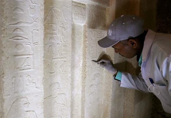 Kefedilen lahitler zerinde son derece titizlikle almalar gerekletirildi.