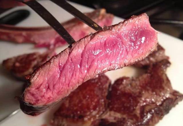 Izgara et, sebze yemekleri, kuru baklagiller, bol salata, ayran ya da yourt gibi besinler tercih edilebilir. Basit eker ieren kan ekerini dalgalandracak gdalardan kanlmaldr. Yksek tuz ieren gdalardan, kzarm besinlerden, baharatl yiyeceklerden, asitli besinlerden saknlmaldr.    <br>  ftar sonrasnda yeterli sv alnmas da nemlidir, toksinlerin atlmas iin en az 8 bardak su tketimini tavsiye ediyoruz. Ramazan srecinin daha rahat gemesi iin fiziksel aktivite de ihmal edilmemelidir.