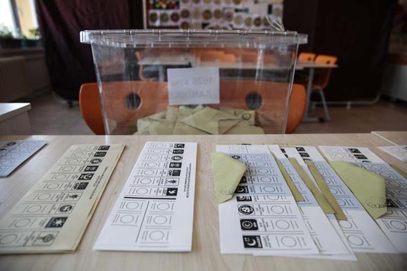 7- Semen listeleri gncellenecek mi?<br>  31 Mart 2019'da yaplan seimler iin gncelletirilmi ve kesinlemi sandk semen listeleri yeni bir gncelletirme yaplmakszn bu seimlerde de kullanlacak. Ancak bu listelerde hata nedeniyle kalan l ve kstl semenler listeden karlacak, 23 Haziran'da 18 yan dolduranlar listeye eklenecek.