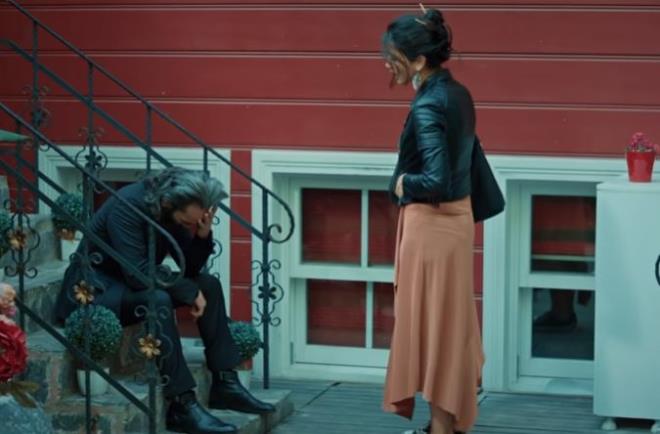 ki karakterin artk anlama noktasna gelmesi stanbullu Gelin izleyicileri iin bir baka mutluluk hali oldu.<br>    Dilara ve Adem&#8217;in finale giderken anlam olmalarna sevinen dizinin sk takipileri, zellikle Esma&#8217;nn zrn hep akllarnda tutacaklar.  <br>  Bir de babasnn saatini annesinden almak da Adem&#8217;e ok iyi geldi.  <br>  Adem&#8217;in iyilemesini salayan nemli etkenlerden birisi de Esma Sultan&#8217;n zryd ve bu sahne izleyicilerin gnllerine su serpti.    <br>stanbullu Gelin dizisinde Frat Tan&#8217;n ok baarl oyunculuu sayesinde Adem karakteri dizinin en dikkat eken karakterlerinden birisi oldu.  <br>  Finale giderken izleyicilerin aklnda Adem&#8217;in iyiletii fikir artk net bir ekilde belirdi.