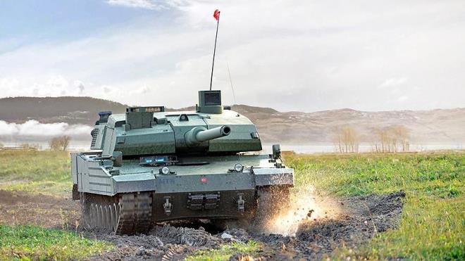 Altay tanknda tank komutan, nianc, src ve doldurucu, yani 4 mrettebat alyor. Altay&#8217;n zerinde ana silah olarak, pek ok deiik mhimmat atabilen 120 mm&#8217;lik 55 kalibre top mevcut.