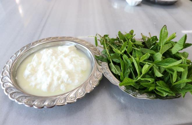 Fosforik asidin kanda bulunan kalsiyumu balayarak kemik dokunun ypranmasn hzlandrdna, ileri yalarda kemik erimesi riskini artrdna iaret eden Tay, yle devam etti: