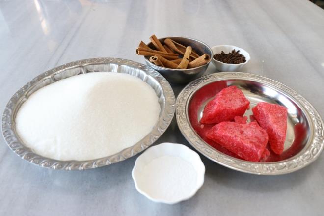 Asitli ve gazl ieceklerin kemik erimesi riskine etkisi     zel bir hastanenin beslenme ve diyet blmnden uzman diyetisyen zlem Tay da gazl ve asitli ieceklerin yksek oranda eker ve tuzun yan sra fosforik asit ierdiini belirtti.