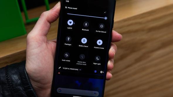 Ve bu ad�mdan sonra telefon tamamen kararm�� oluyor.