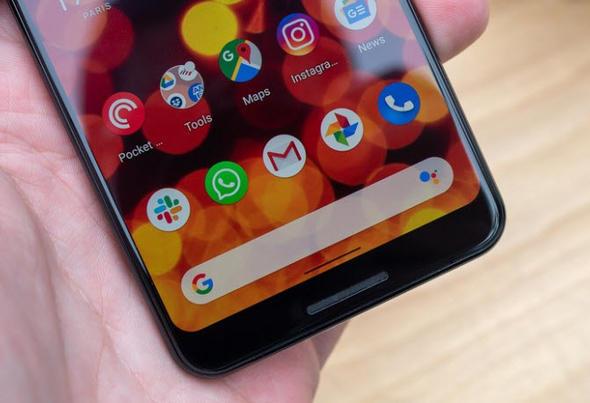 En sevdi�imiz yeni �zelliklerden biri de Android Pie'da a�ina oldu�umuz geri b�rakma d��mesinin art�k olmamas�. Geri gitmek i�in ekranda parma��n�z� sola veya sa�a kayd�rabilirsiniz.Yukar� kayd�r�p a�a��dan tutarsan�z, a��k uygulamalar� de�i�tirebilirsiniz.