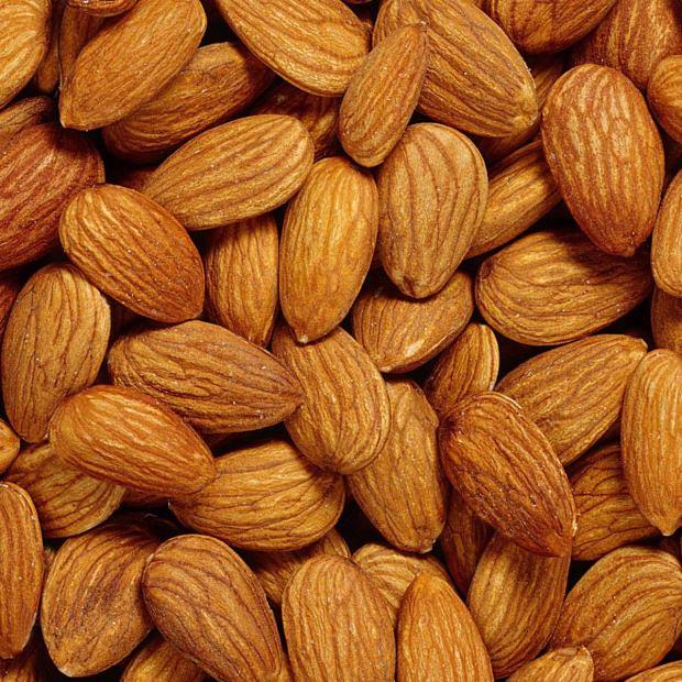 KANSER� �NLEYEN MUC�ZE!  <br>  7 y�l s�ren bir ara�t�rman�n sonunda kay�s� �ekirde�inin kanser hastal�klar�n� �nledi�i kan�tlanm��t�r. Ayr�ca ayn� �al��mada kay�s� �ekirde�inin h�creleri yeniledi�i ya�lanmay� geciktirdi�i tespit edilmi�ti. Uzmanlar kay�s� �ekirde�inin insan v�cudunun g�nl�k ihtiyac� olan vitamin ve mineralleri fazlas�yla kar��lad���n�n alt�n� da �iziyor.