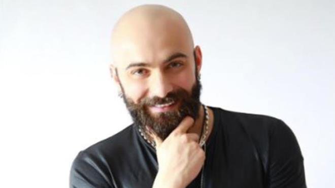 '�L�M�NE SEBEP OLDU'    Serdar Pe�en'in a�abeyi, "Karde�im i�itme engelliydi. Dizilerde oyunculuk yap�yordu. Ye�im G�l ile ili�kisi ona iyi geliyordu. Ye�im Han�m i�in kredi �ekmi�ti. �deyemedi. Ye�im Han�m karde�ime yard�m edece�ine bir de onu terk etti. Karde�imin �l�m�nden sorumlu olan Ye�im Han�m'�n cezaland�r�lmas�n� istiyoruz" dedi.