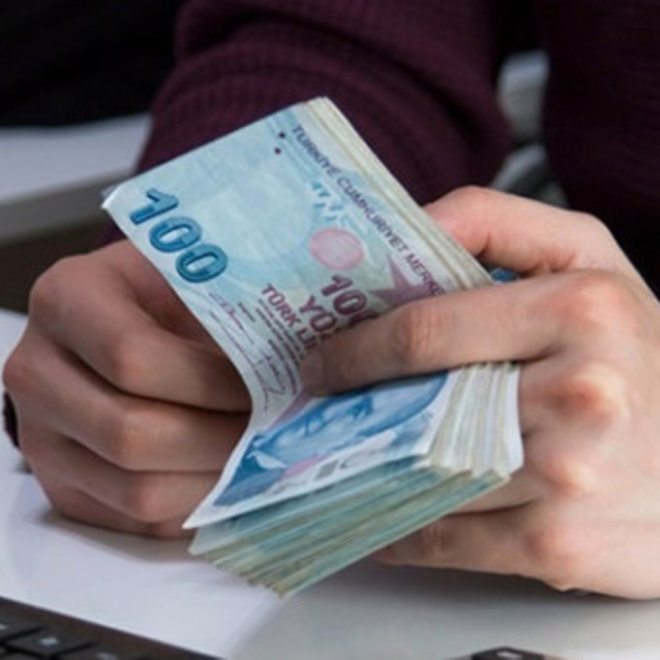 Mays ayna kadar emekli ayl balanm olan yeni emekliler de Ramazan Bayram'nda ikramiye alabilecek. Ancak, haziranda emekli olacak kiiler ilk bayram ikramiyelerini Kurban Bayram'nda almaya hak kazanacak.