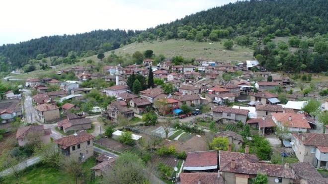 u an kyde 10 ev yklm ve harap vaziyette duruyor. Kyller ST alan olduu iin molozlar kaldrp yerine yeni ev yapamyor. in iinden kamayan kyllerin yars kylerini terk edip ehre tanmak zorunda kald.