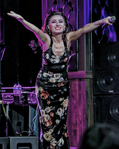 Sosyal medyay aktif kullanan nllerden olan Yldz Tilbe'nin son paylam twitter aleminin gndemine oturdu. nl sanat hesabndan kazara i takvimini paylat. 2019 yl iin anlamalarn yer ald takvimde cretler de yer alyordu.