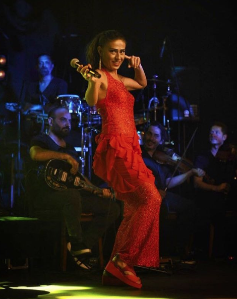 En ok nereden kazanyor?   listesine baklacak olursa Yldz Tilbe en ok paray otellerden ve belediyelerden kazanyor. Bir ok belediye ile festival iin anlaan Yldz Tilbe 160 bin liradan kapy ayor. Festival listesinde Antalya, Edirne, Alanya ve Ayvalk var.