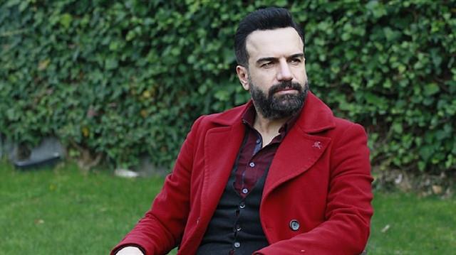 "evre illere de rnek olacak"   <br>  Fabrikann 2 ay sonra retime balayacan belirten Mardini, yle devam etti:  "Gl fidanlarn Isparta'dan getirdik. 2 sene nce baladk. 2022'de burada gl ve lavantalar ok daha youn ekilde ortaya kacak. Krsaldan ehre g nlemek iin fabrikay burada kurduk. Yoksa OSB'de de aabilirdik. Bunu bize ok syleyenler de oldu. 'Burada zarar edersin, fabrikann deeri olmaz' gibi. Olmasn, benim gzmde fabrikann deeri, insanlara verilen maneviyat, maddi deerden ok daha yksek. Buras evre illere de rnek olacak. Birok yerden gelip bilgi alp inceliyorlar."       Cumhurbakan Recep Tayyip Erdoan'n blgeye yatrm yaplmas konusunda nemli tavsiyelerde bulunduuna iaret eden Mardini, "Cumhurbakanmzn bu konudaki hassasiyetlerini biliyoruz. Biz de bu dorultuda hareket etmeye alyoruz. Kendisini fabrikann alna davet edeceim." diye konutu.