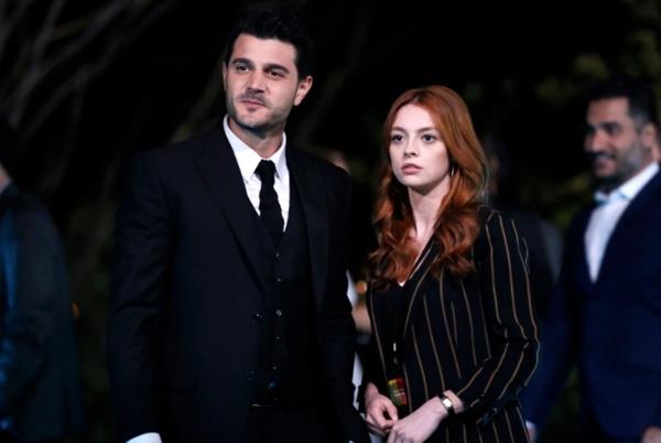 lk 4 blmyle reytinglerde ilk 10'a bile girmekte zorlanan Leke dizisinin sonu geliyor gibi grnyor. Kadrosunda, Selen Uer, Selahattin Paal, Mehmet Bozdoan, Tolga Gle ve Nail Krmzgl'n bulunduu dizi, bugn yaynlanacak 5. blmyle de isteneni veremezse final yapmas an meselesi olabilir.