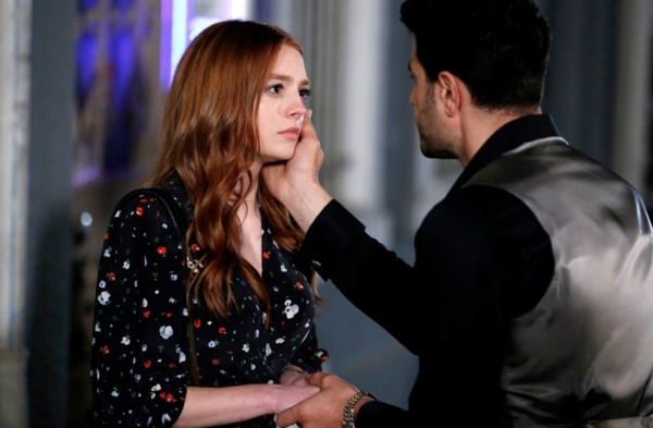 Ayrca kk ocuk, kendisini hi olmad kadar yalnz ve mutsuz hisseder. Ablasn aramak isteyen Murat' yurtta kimse anlamaz. Bu durum karsnda olduka zlen Murat, yetimhaneden kaar.