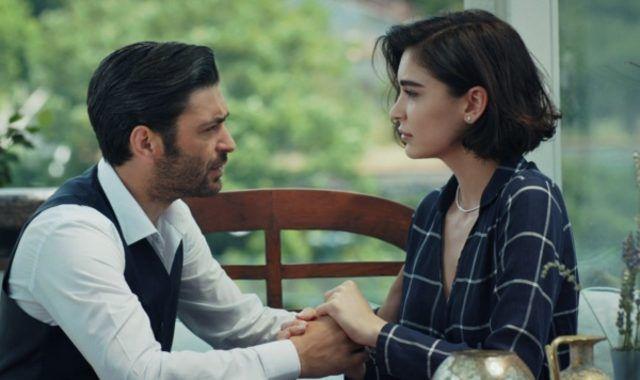 Vurulan Esra (Sevcan Yaar) ise hastanede hayatn kaybetti. zleyiciler, bu iki lmn yan sra lyas'n byk znts karsnda duyguland.