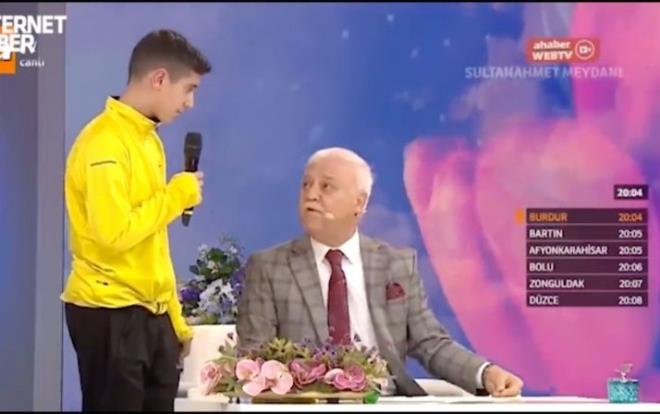 &#8220;ocuum Mslman olmad. Biz Ermeniyiz, Hristiyanz. Ben bilseydim kendim, ocuumun yanna giderdim, ama bilmiyordum. Dkkanda alyorum. Aniden bana haber geldi. Artur 13 yanda, saf bir ocuktur. Suriyeli arkada 'gel beraber canl yaynda konualm sonra bize hediyeler verirler, onlarla da oturup yemek yeriz' demi, ocuum da saf saf onunla gitti. ocuktur o, yanl yapt. O Mslman olmad, snnet olmad.&#8221;Hatipolu da konuya ilikin ilk aklamasn yapt. 13 yandaki ocuun 'kendi talebi ve ailesinin onay ile Mslman olduunu' iddia eden Hatipolu 'Bir zorlama yok' dedi.
