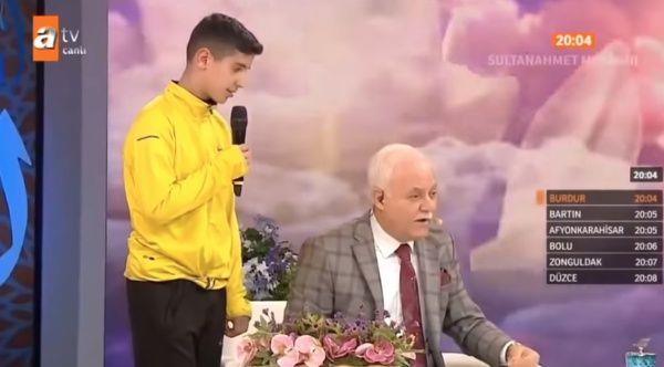 Benim hedefim slam&#8217; gstermek. slam&#8217;n temiz yzn, gzel yzn gstermek. Senelerdir baaryla yrttm programlarm var. Baarm ekemeyen, karalamak isteyenler var. Buna izin vermem. Ben programm sosyal medyadaki tepkilere gre yapmyorum... slam geleneinde Mslman olmak isteyen bir ocuu geri eviremezsiniz. Saygszlk olur. Biz Mslman olmak isteyeni geri evirmeyiz, olmak istemeyeni de zorlamayz. Herkes inanl deildir ama inansz kiiler arasnda da ok saygl olanlar vardr. Baz kiiler ise kinini, nefretini aktacak yer aryor. Programm senelerdir baaryla sryor. Hazmsz ve kskan insanlar var.