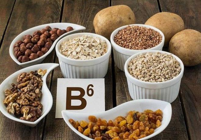 B6 VTAMN    Beynin daha salkl almas iin etkili olan bu vitamin ayn zamanda hormonlarn dzneli artmasnda etkiler. Eksiklii burun, gz ve dudak etrafndaki yalanmann artmas ile anlalr. Yumurta, baklagiller, pirin, buday unu, kepek ekmei ve kuruyemiler gibi besinler B6 vitamini bakmndan yksek olan besinlerdir.