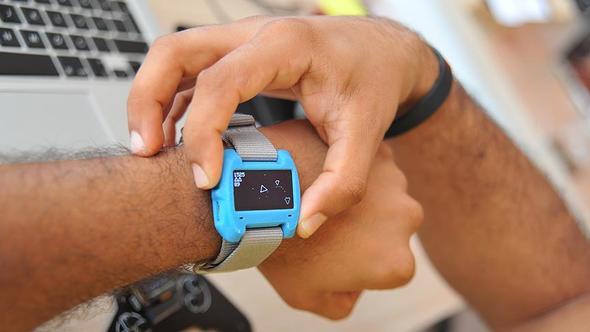 rnlerin giyilebilir bir teknolojiye sahip olabilmesi iin kablosuz bluetooth ile balanabilmesi gerekiyor. Gnlk hayata pratiklik kazandran bu rnlerin tasarmcs olmak gelecein en ideal mesleklerinden biriyle bulumak demek