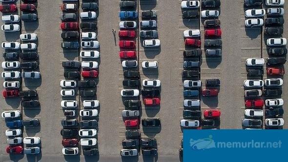 Otomotiv reticileri arasnda bu sene sert rekabet yaanacak grnyor. Yeni aralar tantlmaya ve piyasaya srlmeye hazrlanyor. Getiimiz aylarda gerekletirilen otomobil fuarlarnda yeni modeller grcye kmt. Bu durumla birlikte markalar, baz eski modellerini piyasadan ekip, retimlerini sonlandryor. 2019'da retilmeyecek olan aralarn listesi akland.