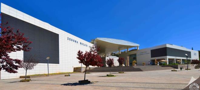 Zeugma Mozaik Mzesi &#8211; Gaziantep<br>    Gaziantep Zeugma Mozaik Mzesi, sanat tarihisi ve arkeologlarn yannda tarih ve kltr merakllar iin de zel bir mzedir.